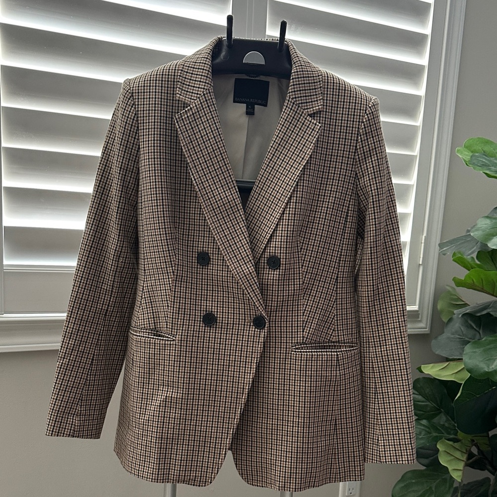 Banana Republic Classic Black and Cream Blazer